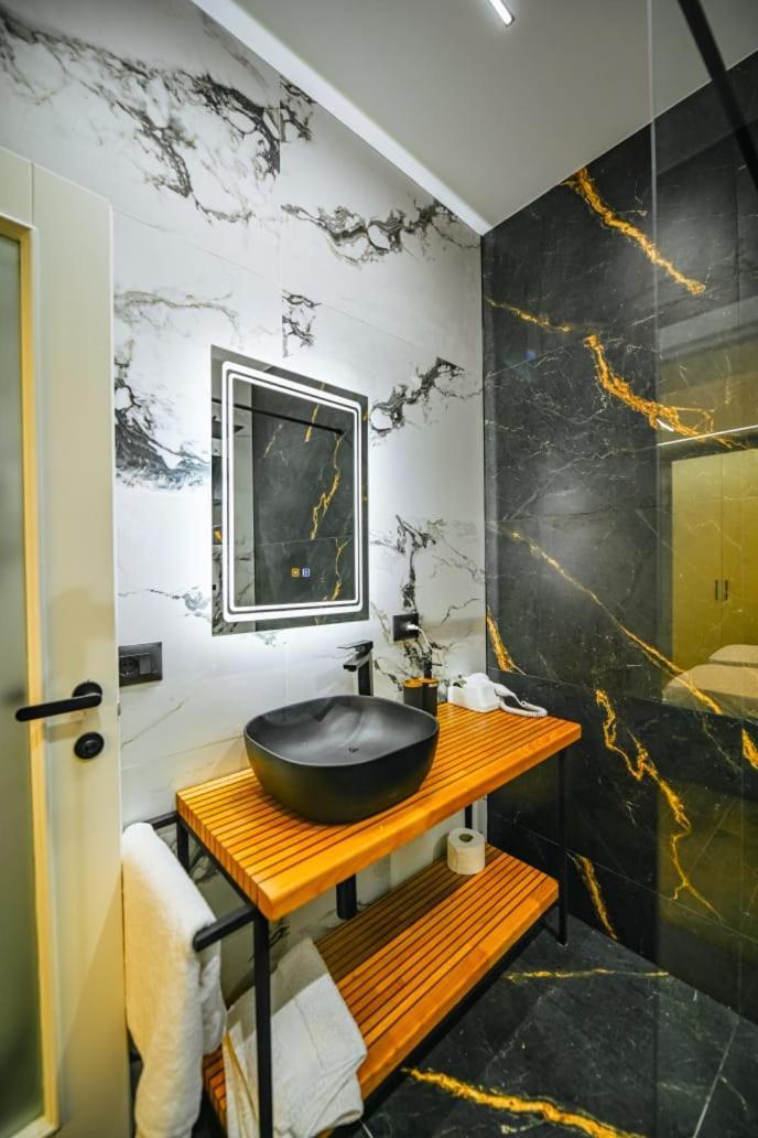 Mon Ami Boutique Hotel Shkodër Екстериор снимка